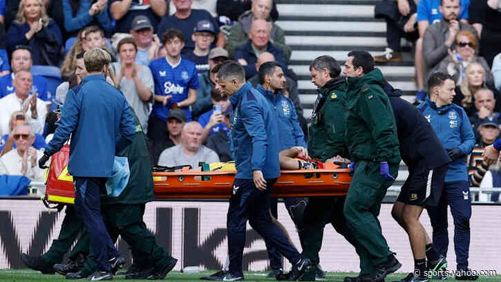 Emi Martinez shares injury update from hospital bed after undergoing surgery