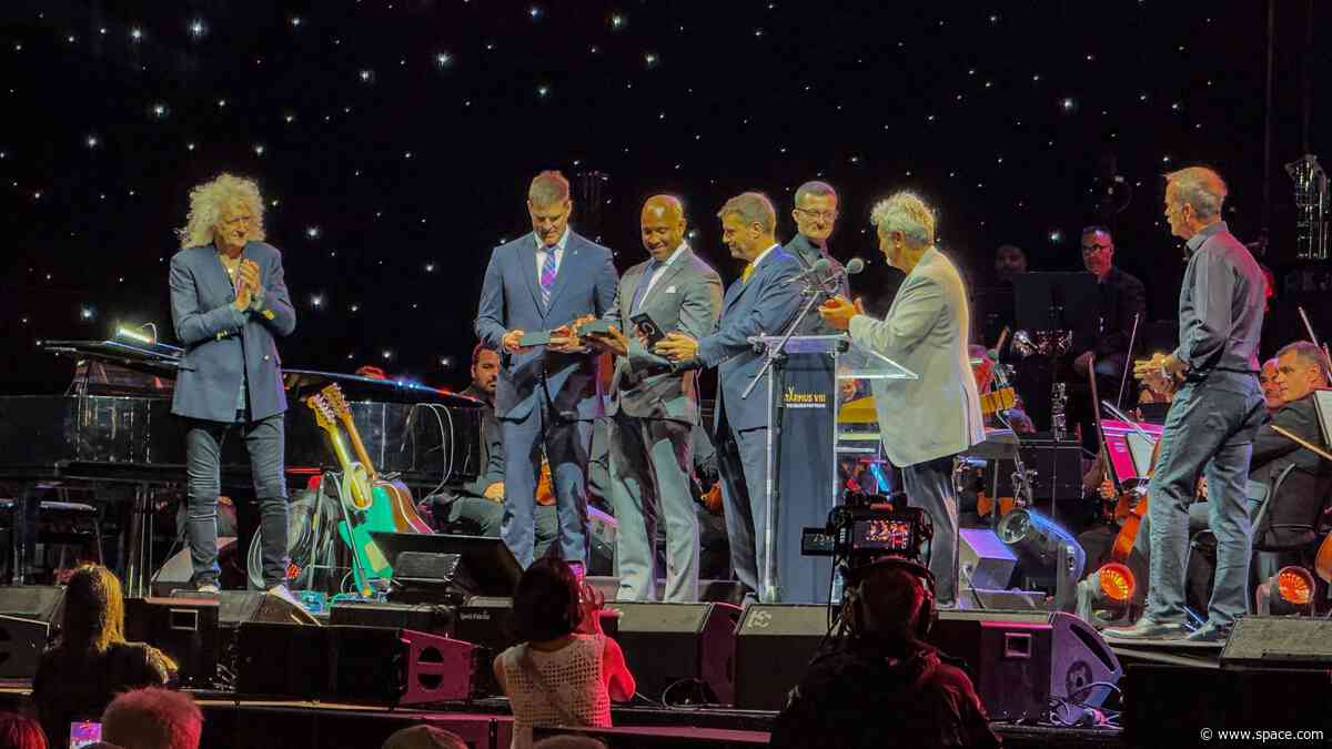 'Let's all choose to make tomorrow better', Artemis II astronauts honored with Stephen Hawking Medal at Starmus