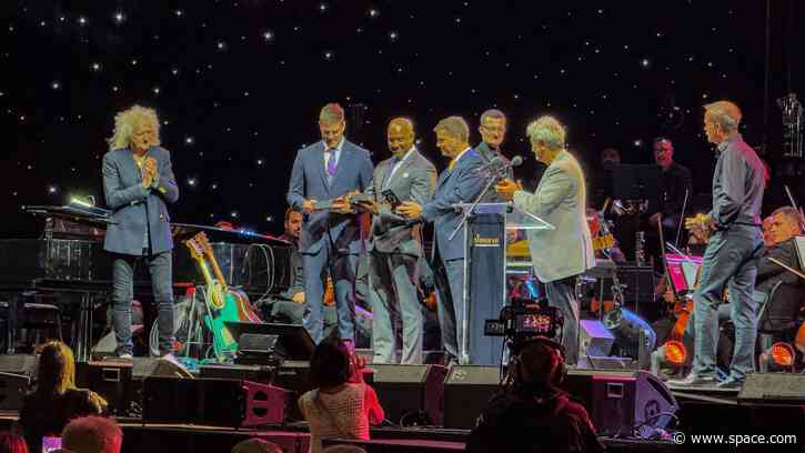 'Let's all choose to make tomorrow better', Artemis II astronauts honored with Stephen Hawking Medal at Starmus