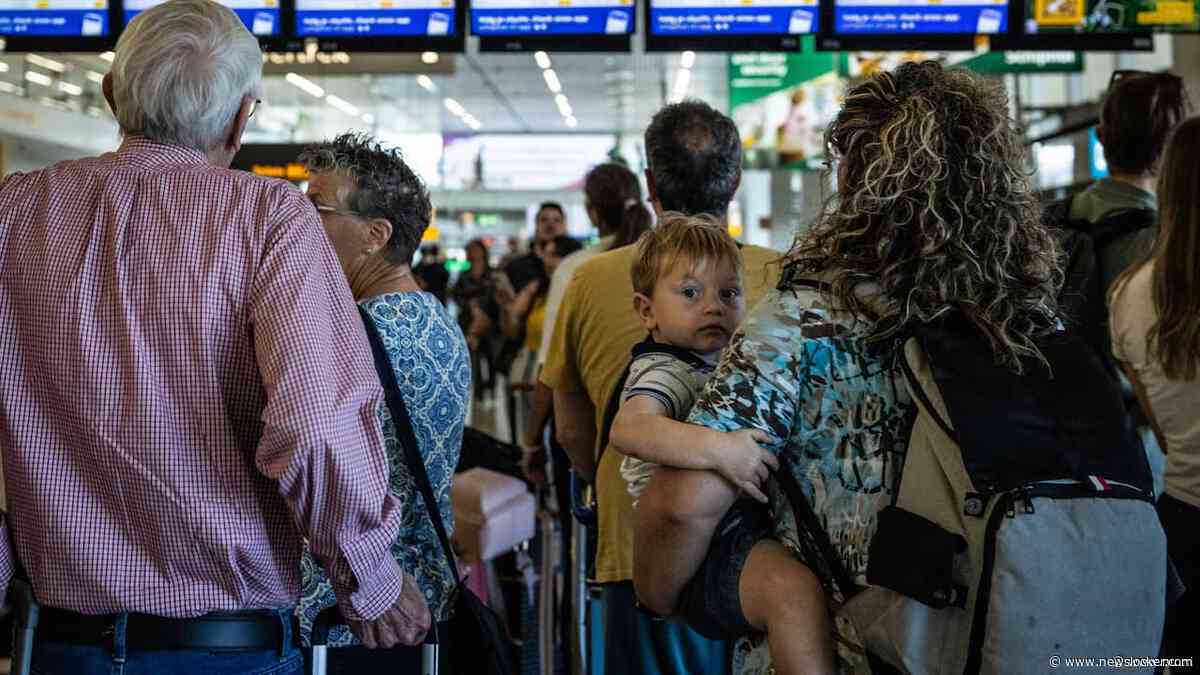 Wachtrij van ruim een uur op Schiphol door storing automatische paspoortcontrole