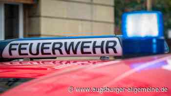 Feuerwehreinsatz im Gewerbegebiet: Auto fängt während der Fahrt plötzlich an zu brennen