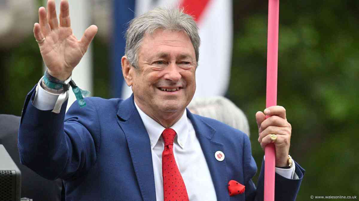 Alan Titchmarsh shares five key garden jobs to tackle before October is over