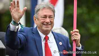 Alan Titchmarsh shares five key garden jobs to tackle before October is over