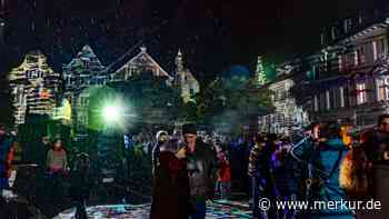 Die Altstadt leuchtet: Viele tausend Besucher feiern Lichtkunst-Festival