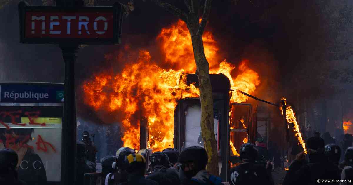 Live rellen Frankrijk | Zeker 1800 aanhoudingen na protesten Frankrijk, 500 hulpverleners gewond, Macron spreekt vanavond land toe