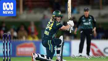 Aussies survives dramatic collapse to beat New Zealand in first women's T20