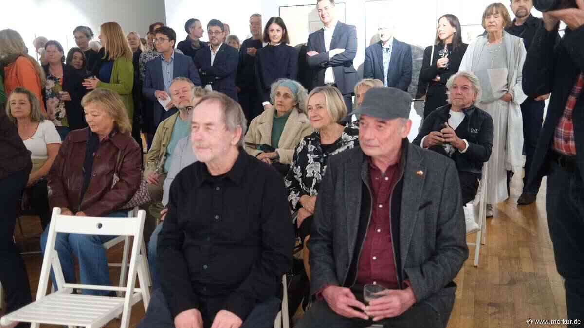 Medaille nach einem Jahr Wartezeit: Polnischer Zeichner in Dachau geehrt