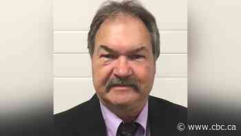 Manitoba Hockey Hall of Fame member says City of Winnipeg offside to lock him out of office, arena