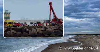Reddingsactie op zee en strand in Den Haag, meerdere surfers in nood