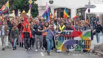 Fürstenfeldbruck zeigt Regenbogenflagge: Erster Christopher-Street-Day überwältigt Organisatoren