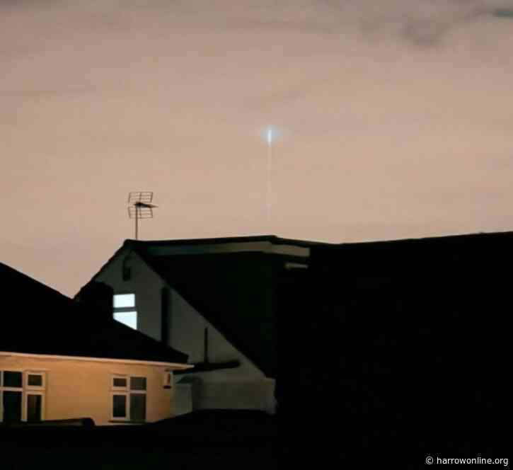 Spectacular laser lights spotted in skies above Harrow from Kenton garden