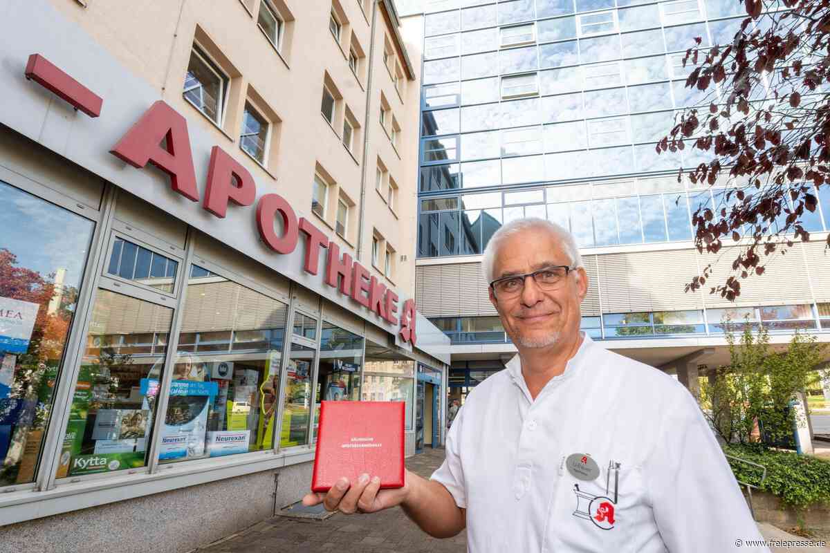 Bekannter Plauener erhält Sächsische Apothekerauszeichnung: „Ich habe noch nie eine Medaille bekommen“