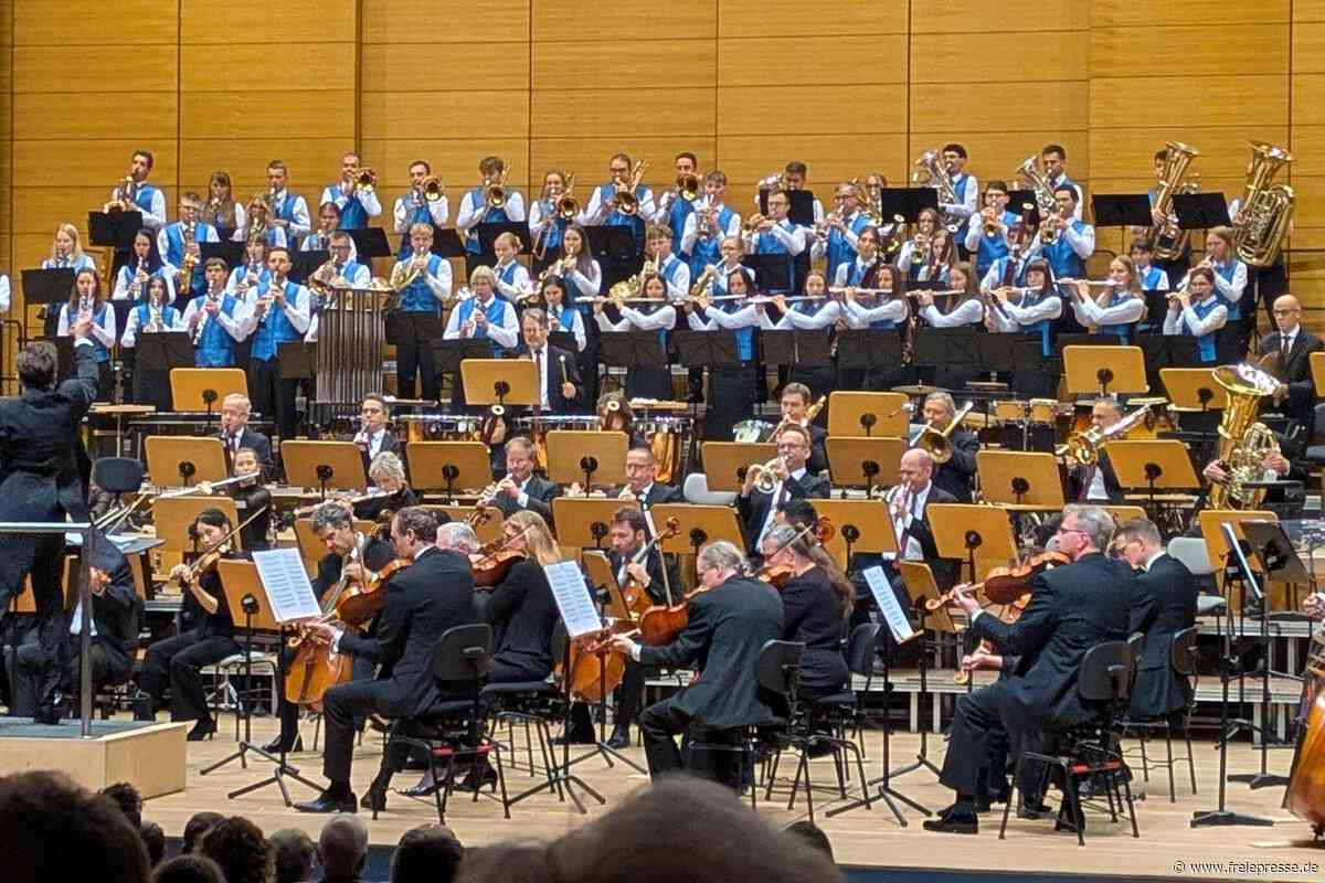 Stampfende Schiffsmotoren und Steigerlied: So klingt „Erzgebirge philharmonisch“