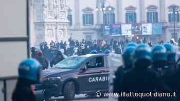 Scontri a Milano, nuova guerriglia in centro: vetrine sfondate, assaltato un Carrefour. 60 giovani portati in Questura