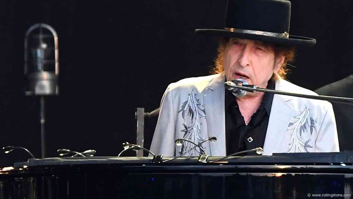 Bob Dylan Unveiled Yet Another New Guitarist, Covered Randy Newman at Tour Launch