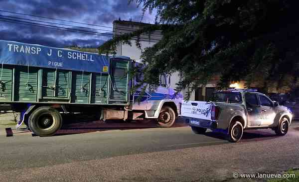 Un camionero intentó atropellar a un policía y huyó: tiene antecedentes por conducción temeraria