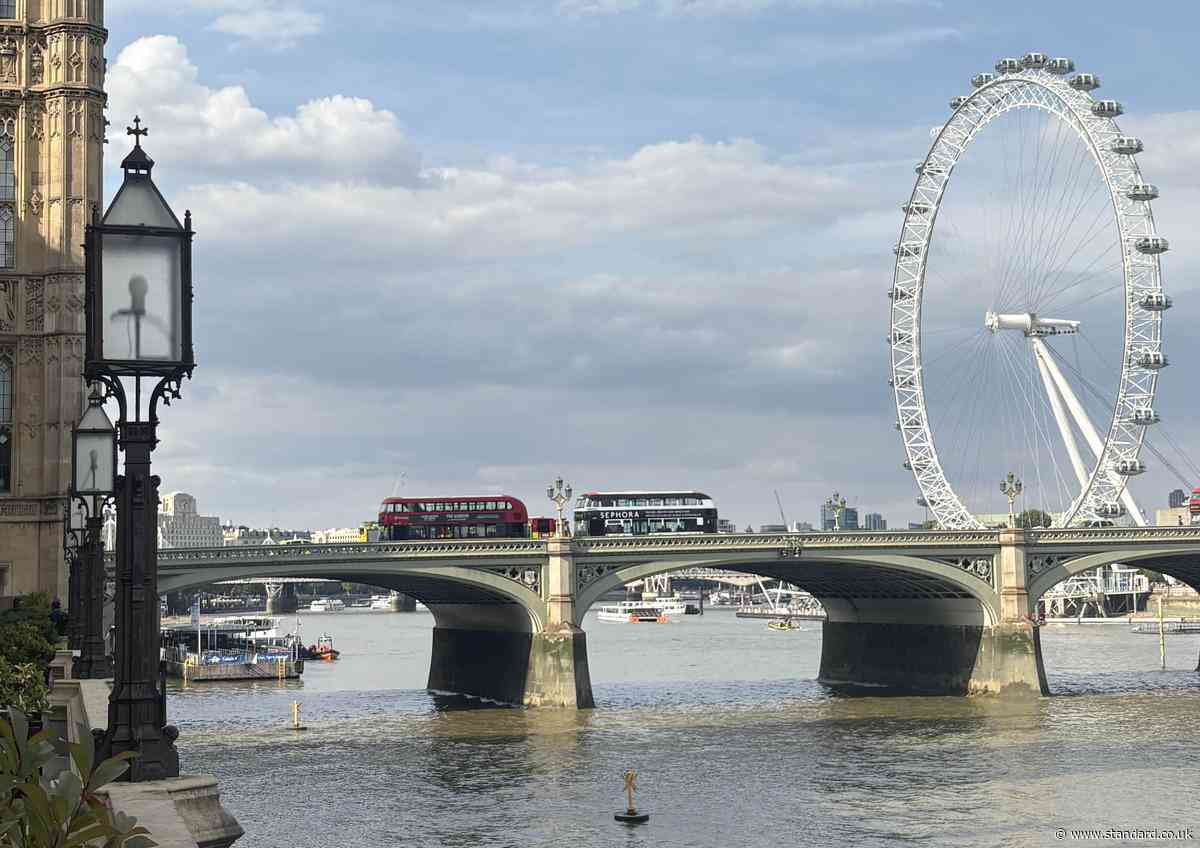 Westminster Bridge closed in both directions as officers respond to 'ongoing police incident'