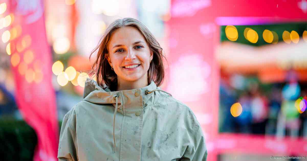 Anouk (25) leeft al jaren met onzichtbare pijn: ‘Ik was opgelucht met de diagnose’