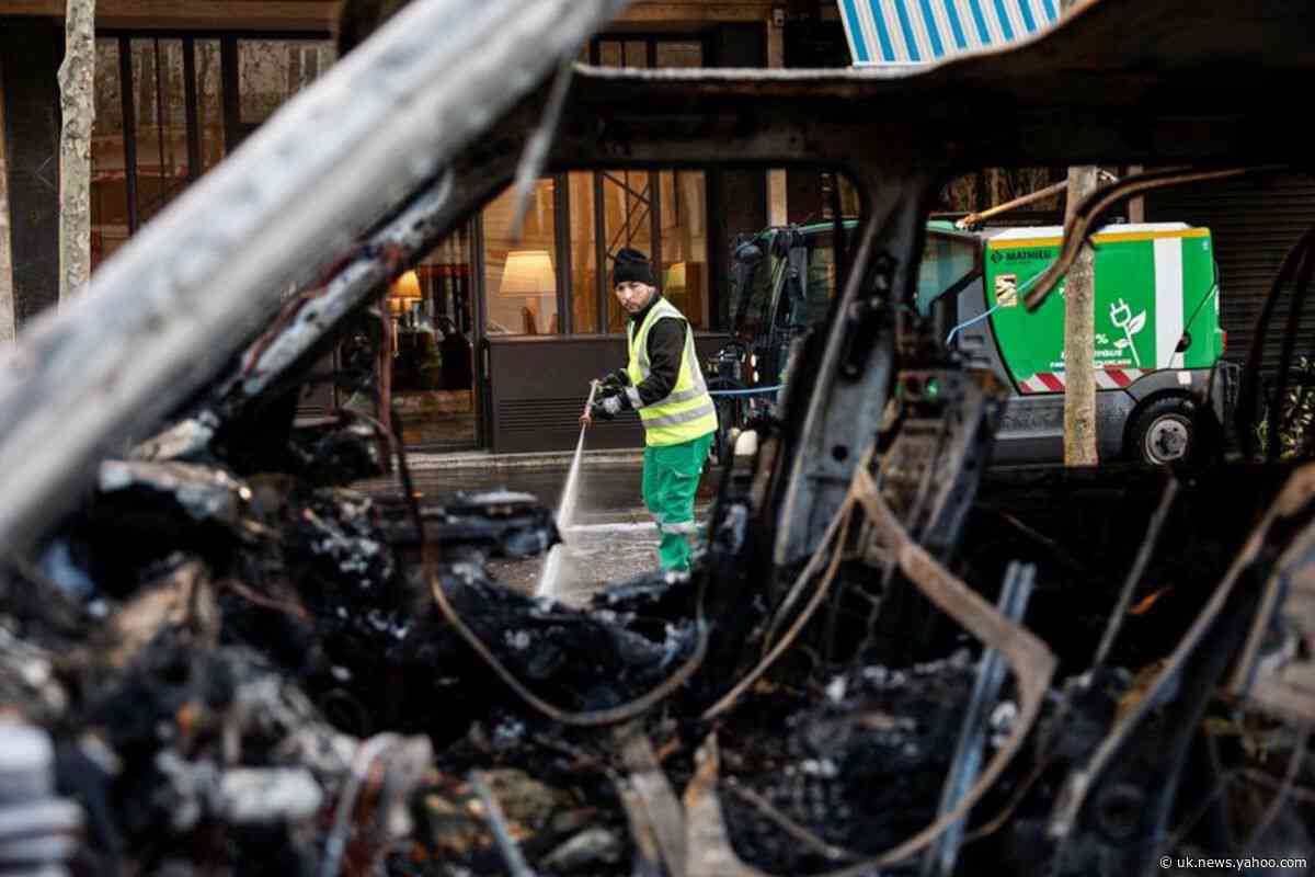 'It's like a war zone': Fresh clashes break out in Paris after historic day of unrest