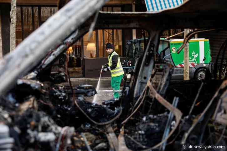 'It's like a war zone': Fresh clashes break out in Paris after historic day of unrest