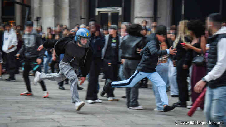 Guerriglia a Milano, in azione piccoli gruppi di giovani incappucciati: la strategia “a macchia di leopardo” per eludere la polizia