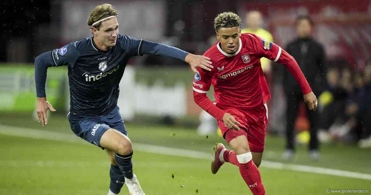 LIVE eredivisie | Alarcón herhaalt zijn kunststukje en zet FC Utrecht op voorsprong, duel na bekertje op veld gestaakt