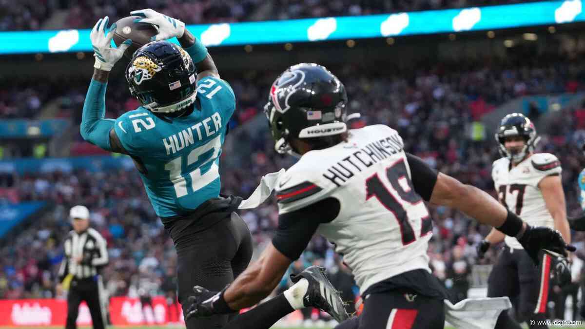 Hunter stars in Jags' loss, is 1st with INT and TD catch in game since '02