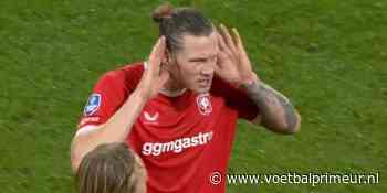 FC Twente - FC Utrecht kort stilgelegd: Wout Weghorst reageert woest
