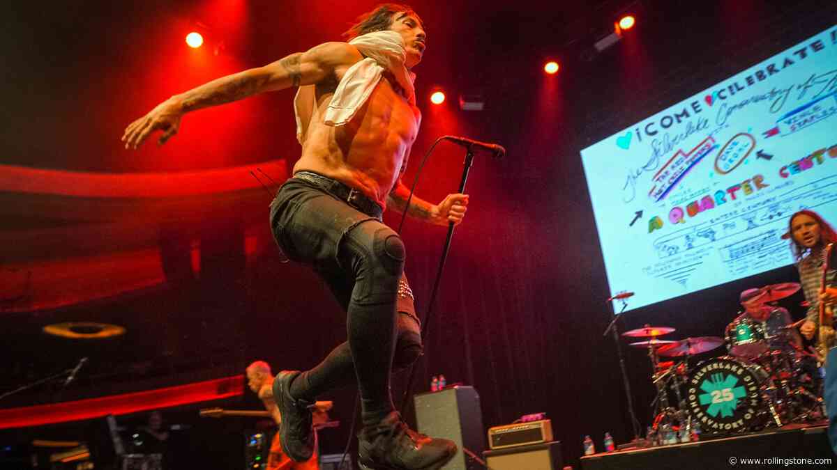 See Red Hot Chili Peppers, Dave Grohl Perform at Silverlake Conservatory’s 25th Anniversary Show