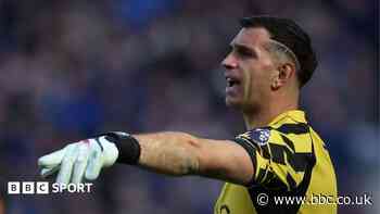 Martinez breaks jaw in Chelsea win at Everton