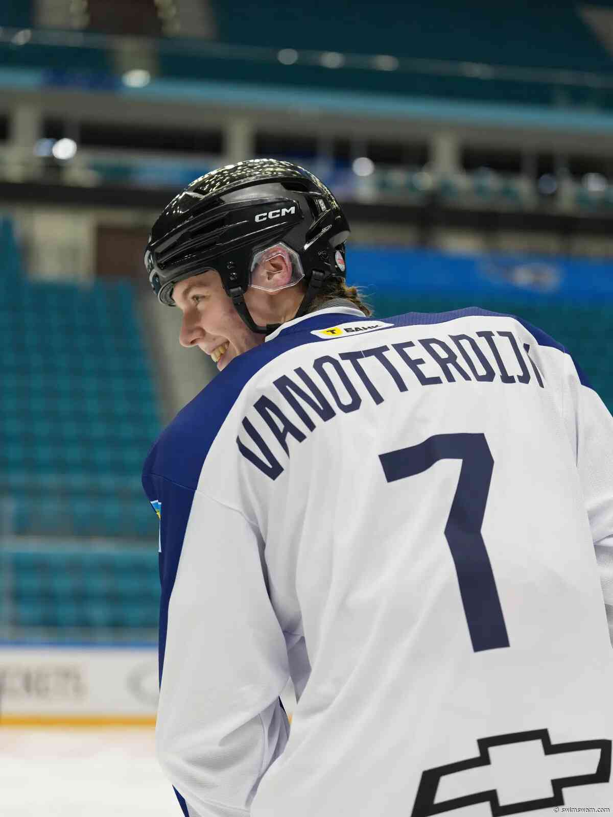 Swimmers Take On Ice Hockey in Astana Ahead of World Cup Stop #3