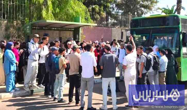 طلبة سطات يحتجون على النقل الجامعي