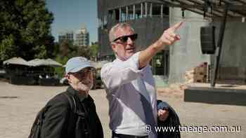 Bill de Blasio and Carlos Moreno share their thoughts on Melbourne's Federation Square