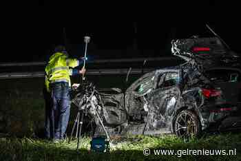 Dode na ernstig ongeluk, auto op z’n kop in water