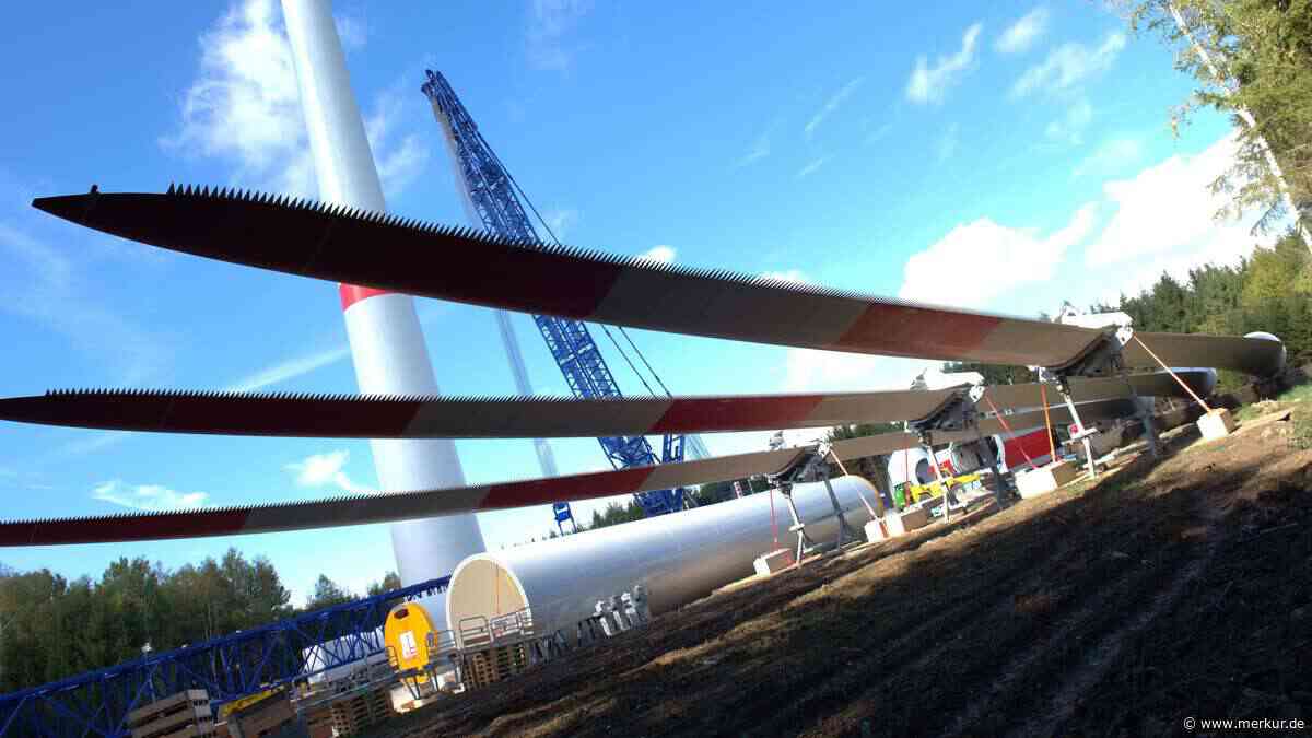 60 Lkw-Ladungen, 202 Meter hoch: Riesen-Kran für Windrad montiert