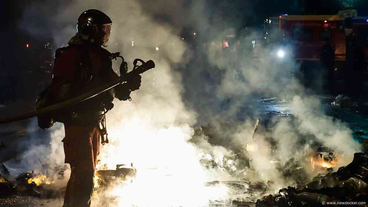 Nederlander in Parijs maakt protesten mee vanuit restaurant: ’Er werd champagne gedronken, maar buiten was het chaos’
