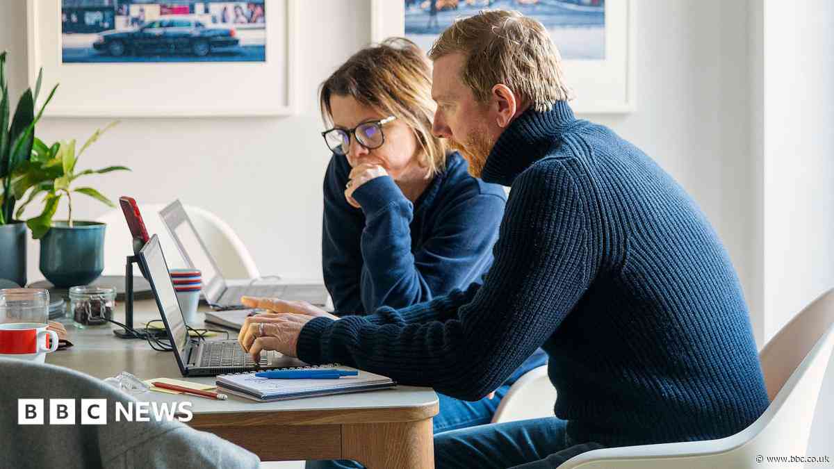 Home sellers cut asking prices on 3,000 properties a day