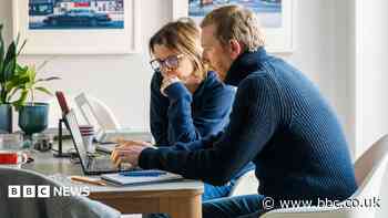 Home sellers cut asking prices on 3,000 properties a day