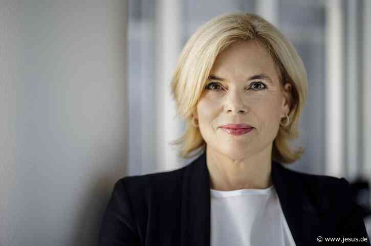 Bundestagspräsidentin Julia Klöckner kritisiert erneut die Kirchen