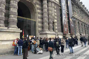 Estudiantes bloquearon el acceso al Museo del Louvre en apoyo a las protestas de los institutos