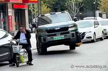 Deze Chinese SUV heeft handige functie om parkeerboetes te omzeilen