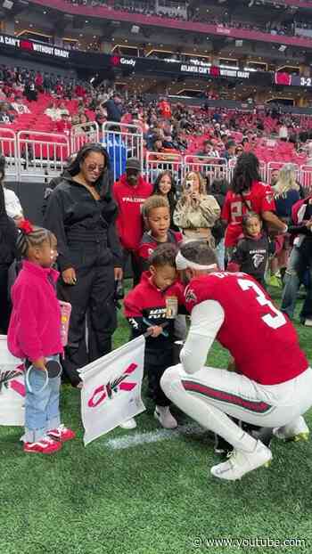 Jessie Bates III and his son’s handshake is so ADORABLE 🥹 FOX | NFL+ #nfl #atlantafalcons