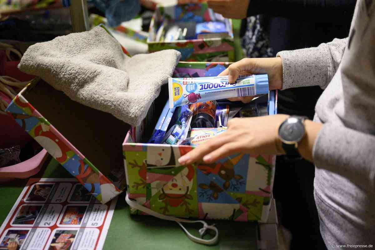 „Weihnachten im Schuhkarton“: Werdauer packen wieder Geschenke für Kinder