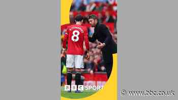 Where should Carrick play Fernandes?