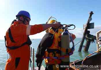 Pictures show complex operation behind masts’ removal from bombship