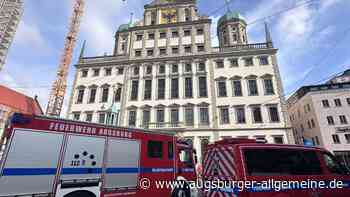 Alarm geht los: Feuerwehr rückt zu Augsburger Rathaus aus