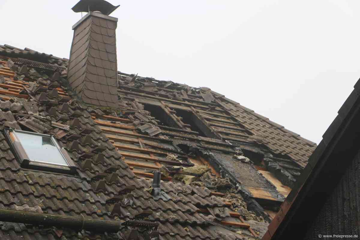 Mehr als 250.000 Schaden nach Hausbrand im Vogtland: Wie geht es in Thierbach weiter?