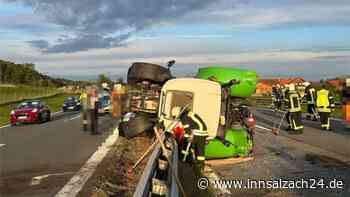 Herrenloser Traktor rollt über Abhang auf A8 – und verursacht beinahe schweren Unfall