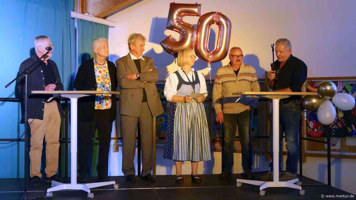 Als es im heutigen Schulcafé zum Schwimmen ging: Realschule blickt bei 50-Jahr-Feier zurück