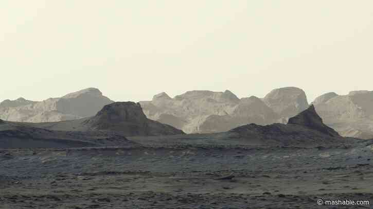 Mars without its makeup can look a little blue. Heres why.